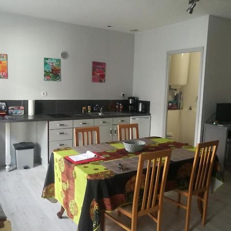 Apartamento Logis Des Chouans Les Landes-Genusson Exterior foto