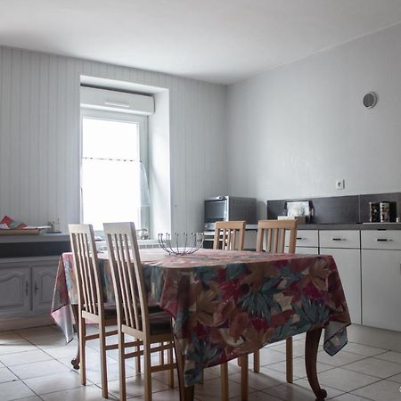 Apartamento Logis Des Chouans Les Landes-Genusson Exterior foto