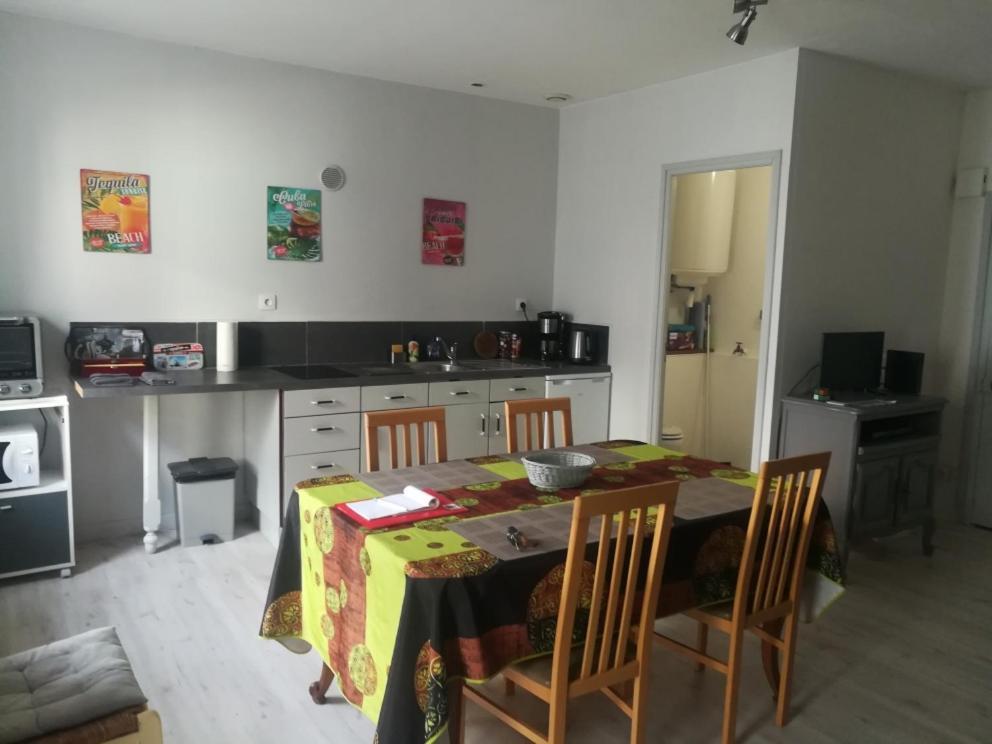 Apartamento Logis Des Chouans Les Landes-Genusson Exterior foto