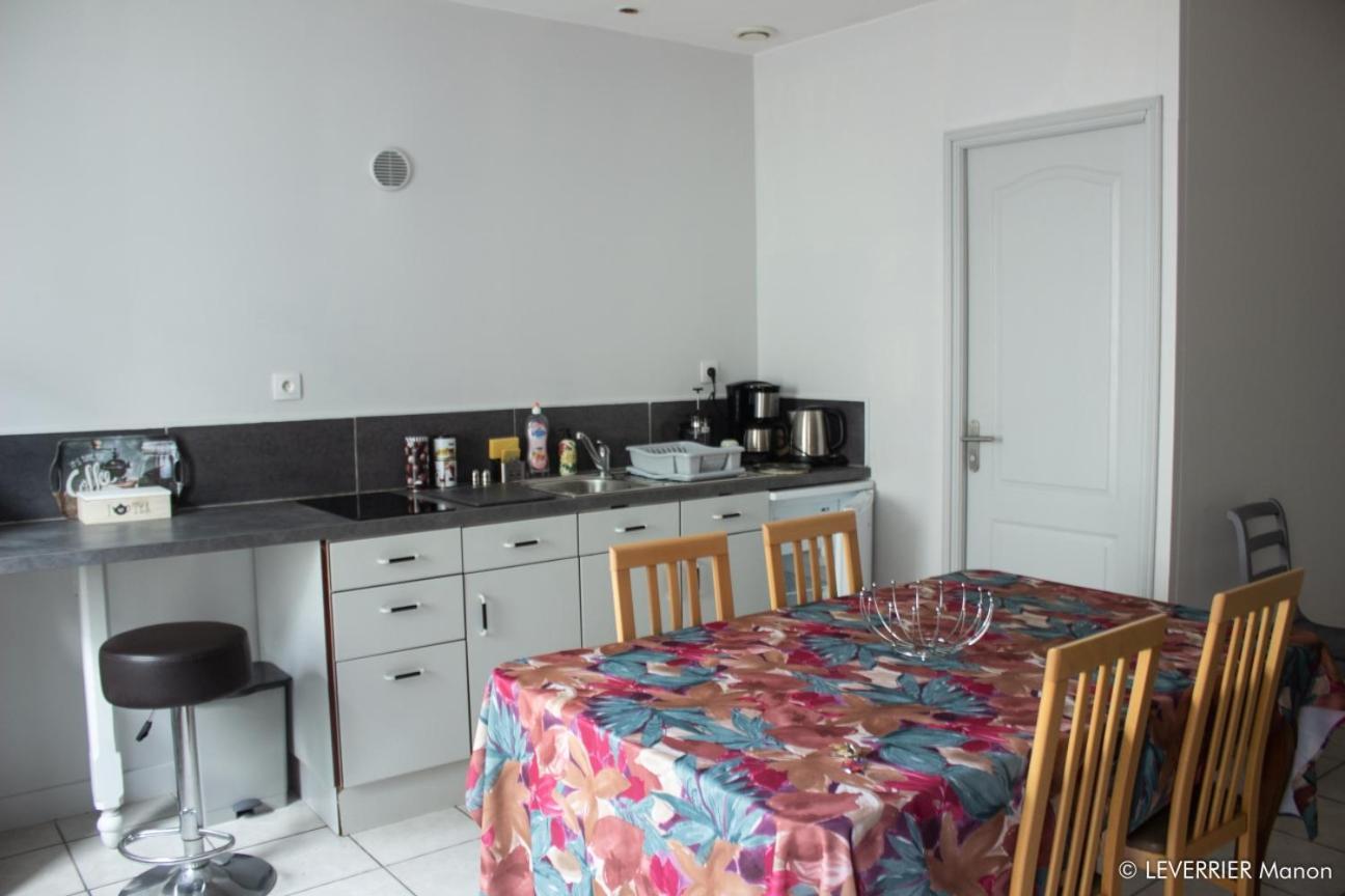 Apartamento Logis Des Chouans Les Landes-Genusson Exterior foto