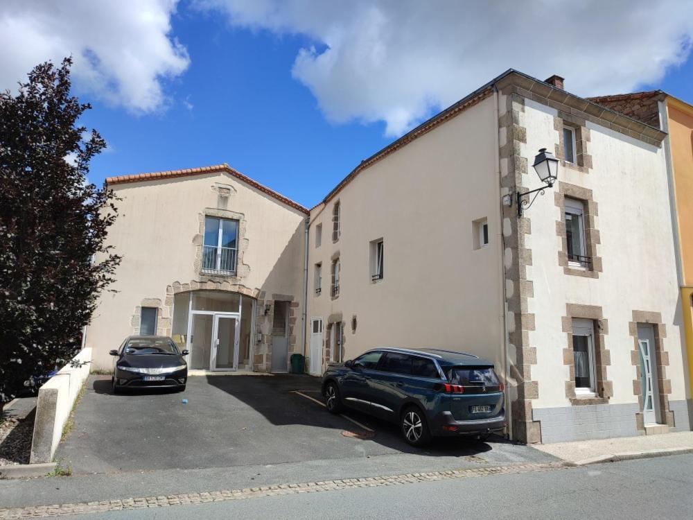 Apartamento Logis Des Chouans Les Landes-Genusson Exterior foto