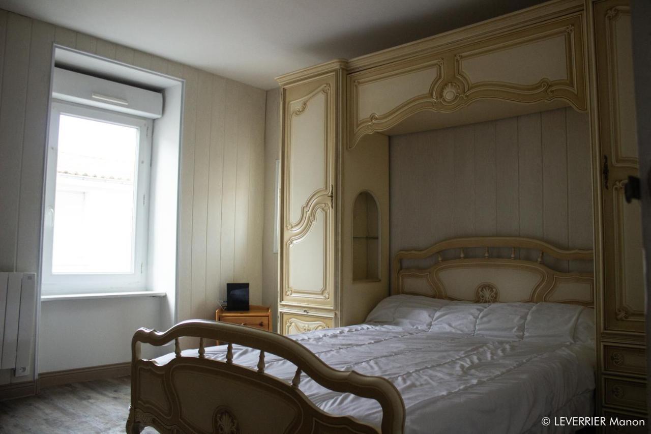 Apartamento Logis Des Chouans Les Landes-Genusson Exterior foto