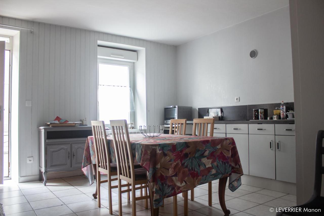 Apartamento Logis Des Chouans Les Landes-Genusson Exterior foto